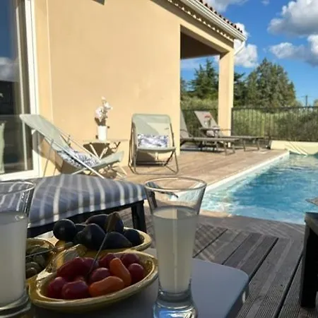 Avec Piscine / 6 Personnes Affittacamere