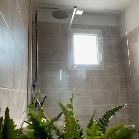 Holiday home Avec Piscine / 6 Personnes