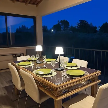 Avec Piscine / 6 Personnes