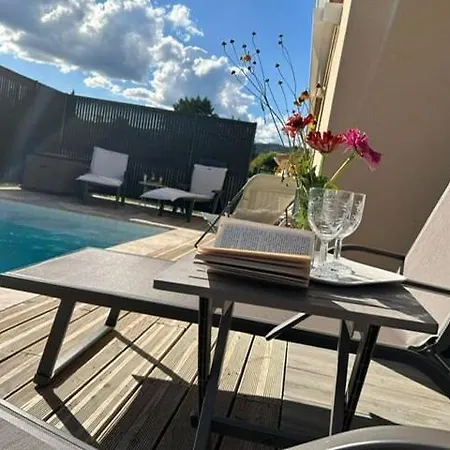 Holiday home Avec Piscine / 6 Personnes