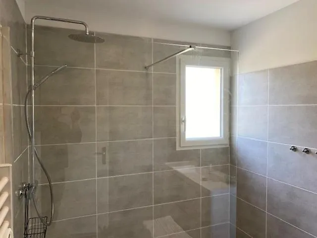 Avec Piscine / 6 Personnes 4*